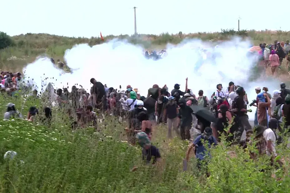 La mobilisation anti-A69 émaillée d’incidents près du chantier de l’autoroute Toulouse-Castres