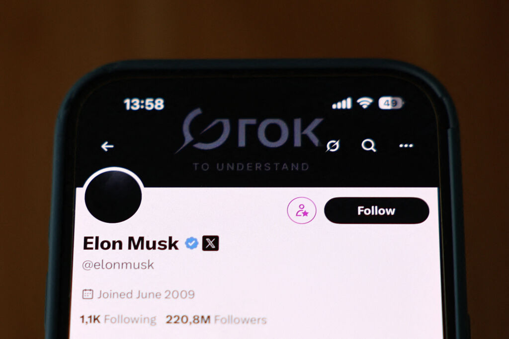 La nouvelle version de Grok, l’IA d’Elon Musk, se fonde-t-elle sur les tweets du milliardaire pour produire ses réponses ?