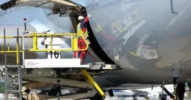 La plateforme X d’Elon Musk n’agit pas contre la désinformation russe, ce qui enfreint les règles de l’UE