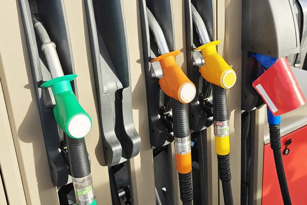 Le carburant synthétique pourrait sauver le moteur à combustion et les voitures thermiques