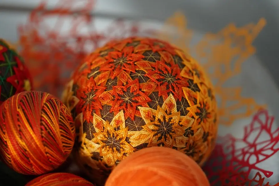 Le panier en osier : de l’artisanat rural au must-have bohème chic