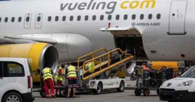 Le pilote du vol Vueling ayant débarqué les adolescents juifs a-t-il formé à l’aviation les terroristes du 11 septembre 2001 ?