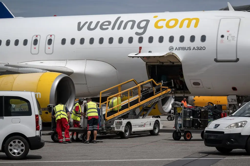 Le pilote du vol Vueling ayant débarqué les adolescents juifs a-t-il formé à l’aviation les terroristes du 11 septembre 2001 ?