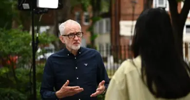 Le vétéran de la gauche britannique Jeremy Corbyn lance son parti et “rebat les cartes”