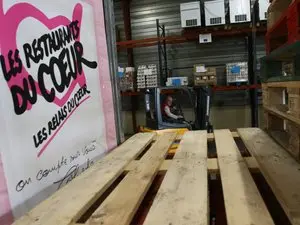 Les dons défiscalisés menacés ? Pourquoi les Restos du Coeur et d’autres associations tirent la sonnette d’alarme
