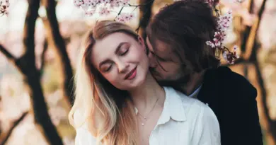 Les hommes repèrent-ils vraiment les femmes fertiles à leur odeur ? Une étude sérieuse remet tout en cause