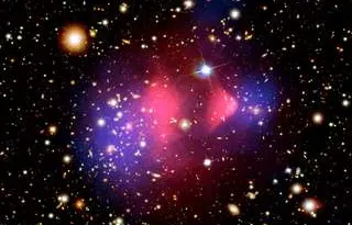 Les mystérieuses galaxies ultradiffuses contredisent-elles vraiment la cosmologie avec matière noire ?