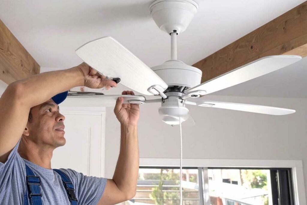 Les ventilateurs au plafond sont-ils efficaces, peuvent-ils remplacer la climatisation ?