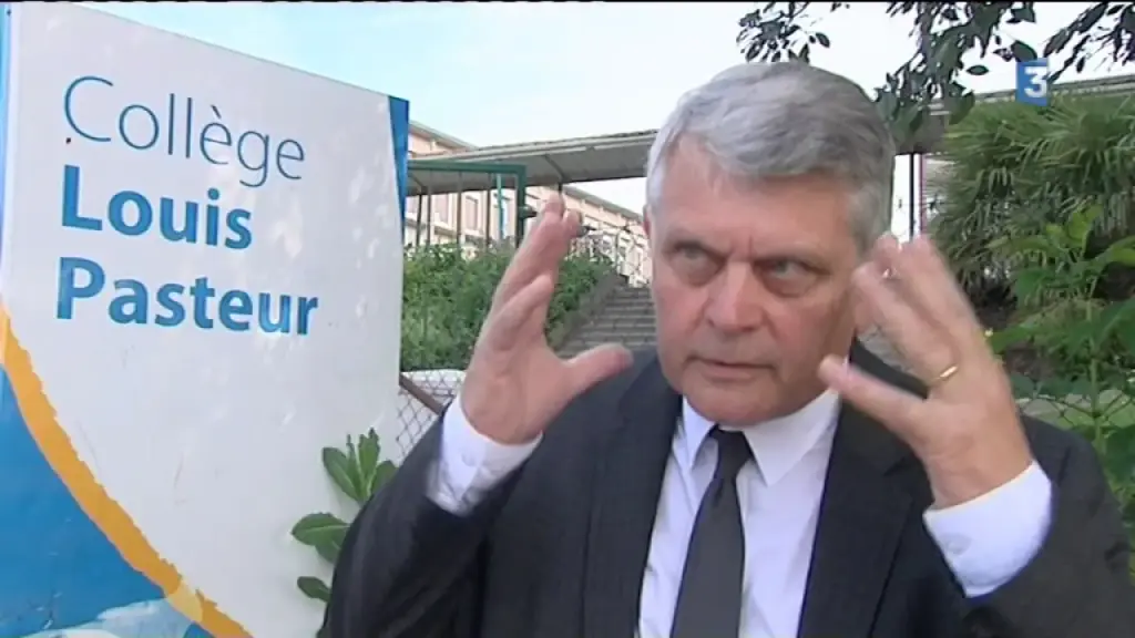 L’expérience de physique-chimie tourne mal: les cheveux d’un collégien s’embrasent