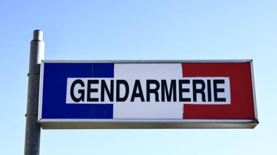Maine-et-Loire : sorti pour vérifier l’origine d’un bruit étrange, il se fait agresser par trois individus