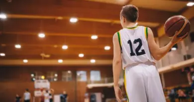 Mon fils joue au basket, et mes attentes trop fortes ont failli tout gâcher