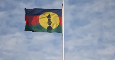 Nouvelle-Calédonie : indépendantistes et non-indépendantistes signent un accord «historique» sur l’avenir institutionnel du territoire