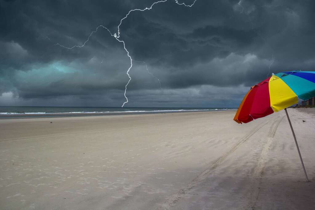 Orages violents, inondations, chute des températures : quelles régions vont plonger dans un été radicalement différent ?