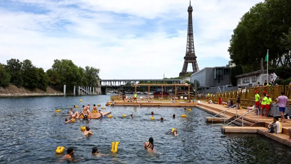 Paris : inaugurés ce samedi, les bassins de baignade de la Seine sont déjà fermés