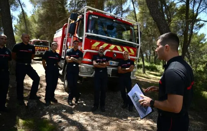 « Premier incendie d’ampleur de la saison » dans les Bouches-du-Rhône : 100 hectares parcourus  (Ouest-France)