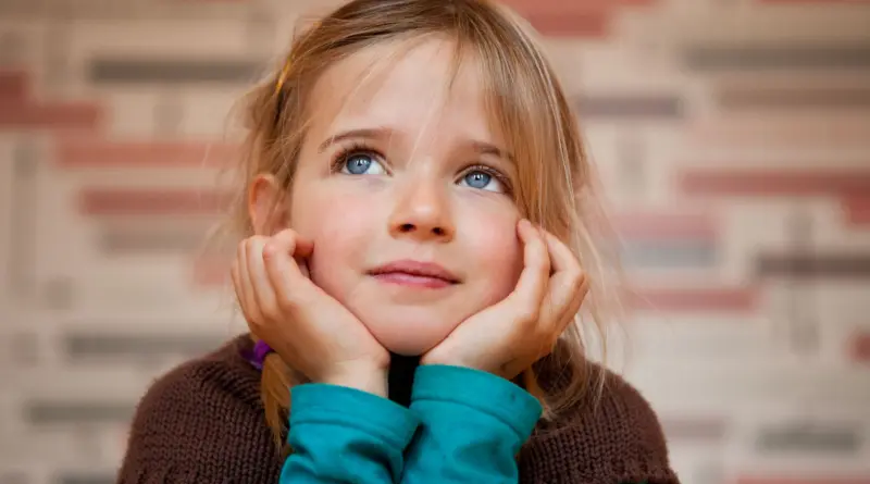 Quelles émotions ressentons-nous à plonger dans nos souvenirs d’enfance ?