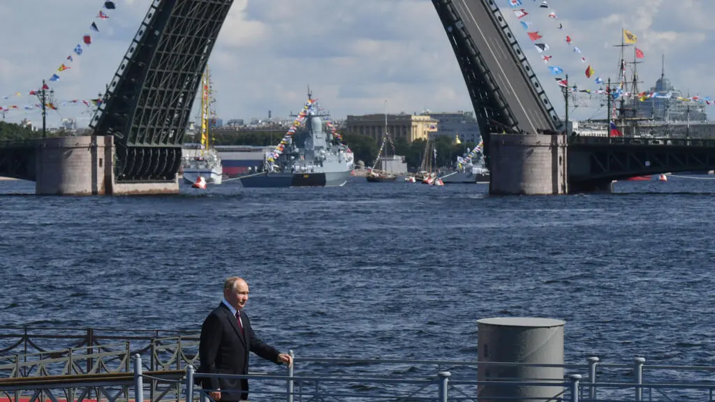 « Raisons de sécurité » : la Russie annule une grande parade navale à Saint-Pétersbourg