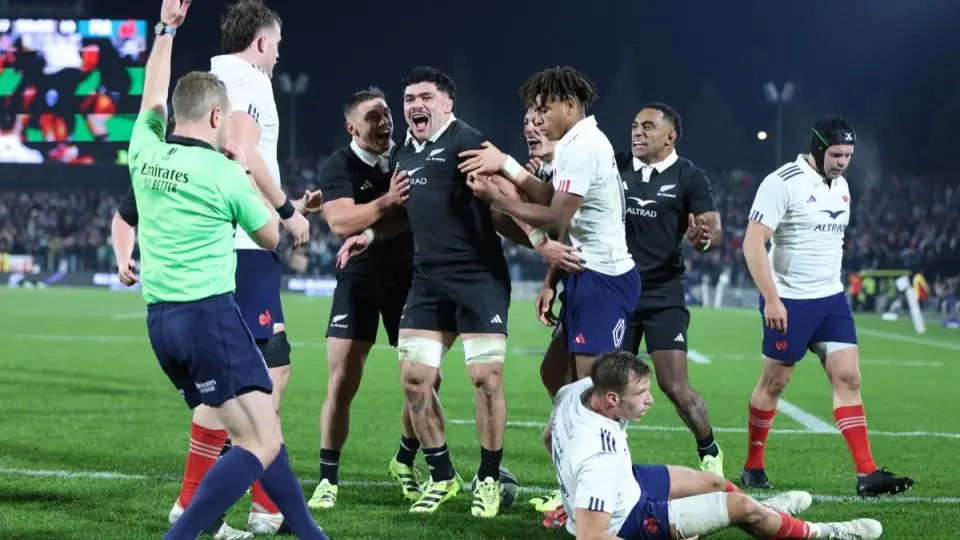 Rugby : vaillant, le XV de France craque en fin de match et s’incline pour la troisième fois face à la Nouvelle-Zélande (29-19)