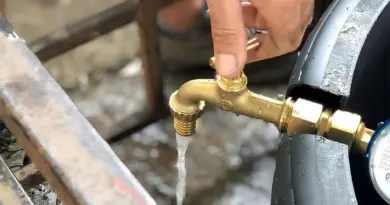 Safe Water Cube : une fontaine qui filtre 1000 l/h sans électricité ni produit chimique