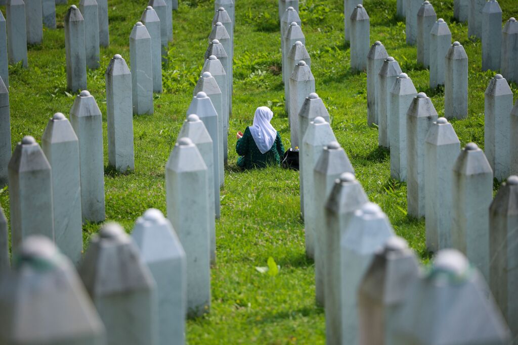 Srebrenica, trente ans après : le déni comme poison politique