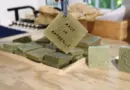 Un marché artisanal de produits fabriqués à Marseille à la Savonnerie du Midi