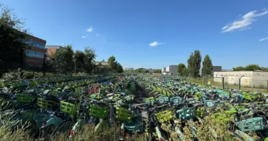 Une photo virale révèle-t-elle l’existence d’un «cimetière» ou d’un «charnier» de Vélib aux portes de Paris ?