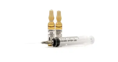 Vaccin antigrippal FLUARIX : transition du vaccin antigrippal FLUARIX, de sa forme quadrivalente à une forme trivalente, dans la stratégie de vaccination contre la grippe saisonnière