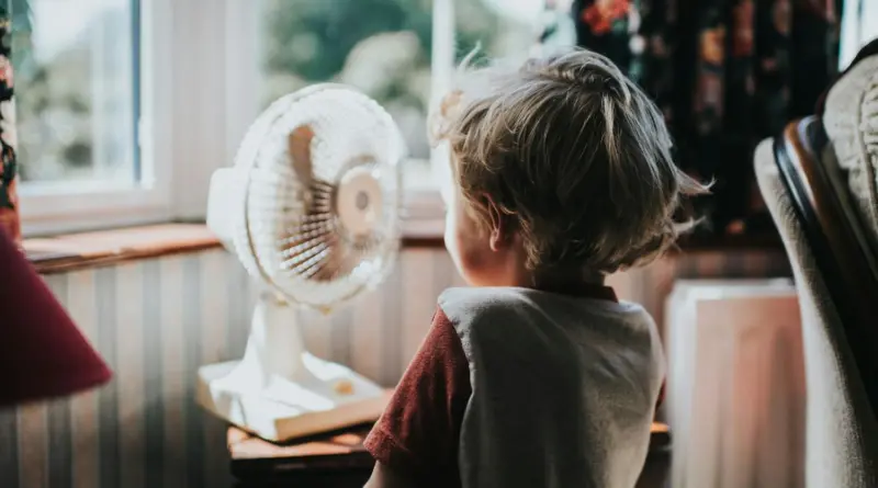 Vous voulez acheter un mini-ventilateur pour votre enfant ? Vous devriez y réfléchir à deux fois