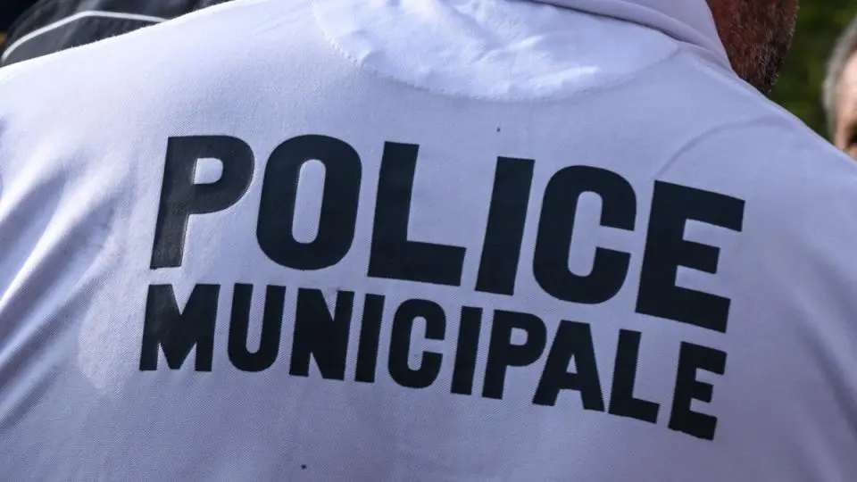 Yvelines : une policière municipale attaquée au couteau