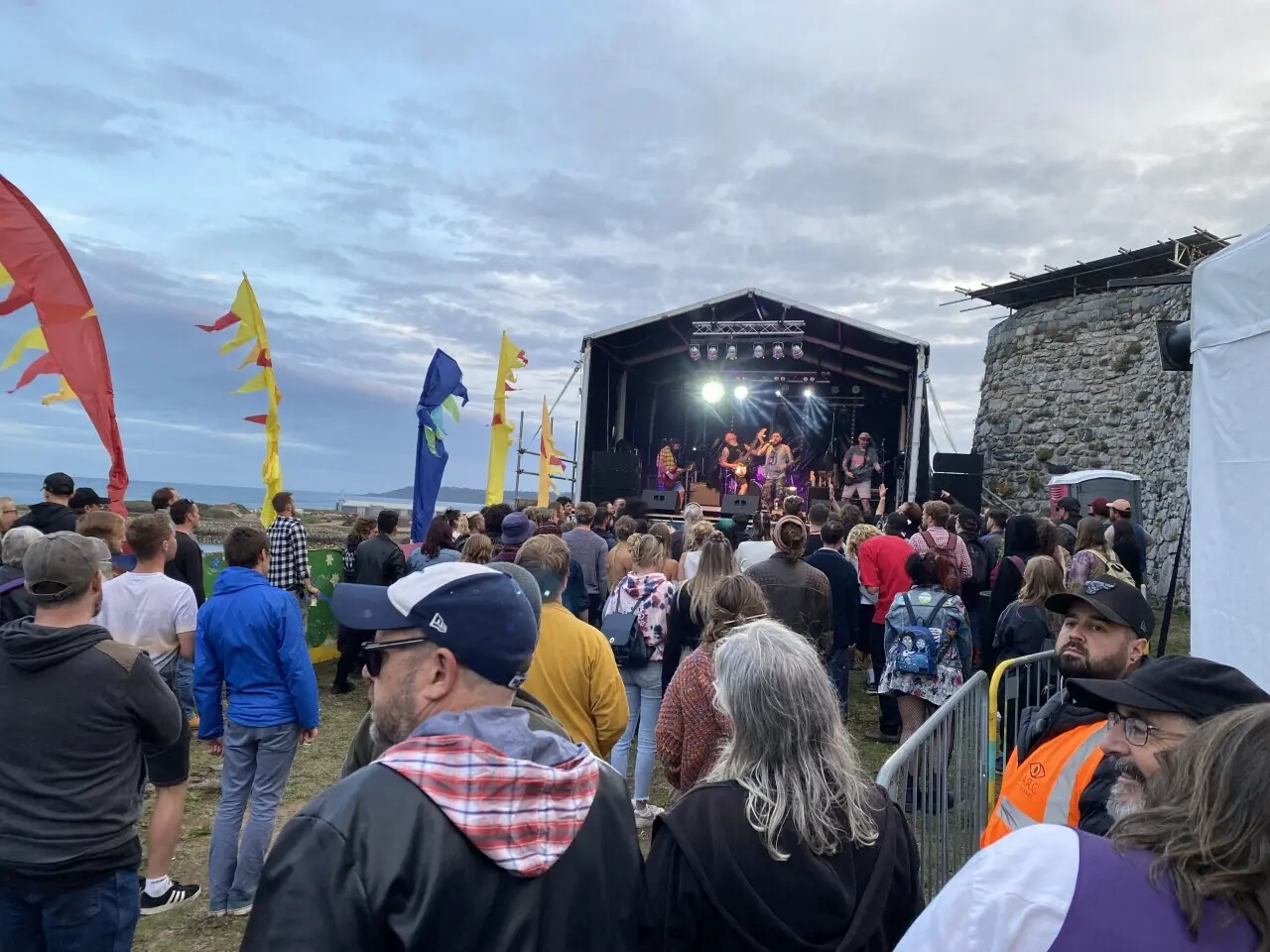 12 heures de musique live dans cette forteresse médiévale de l'île de Guernesey
