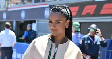 "17 ans d'écart, ça fait prédateur" : cet acteur de notre adolescence (47 ans) en couple avec une star de Netflix (30 ans) ? Ces photos divisent Internet