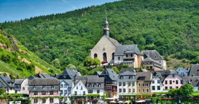 Bourgogne-Franche-Comté, Dijon, Besançon, vineyard, forest, river, mountain, village