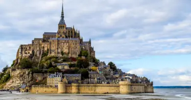 Normandie, Caen, Rouen, Mont-Saint-Michel, cliff, beach, cow, landscape, D-Day