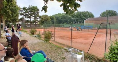 215 joueurs s’affrontent au tournoi de tennis seniors à Luc-sur-Mer