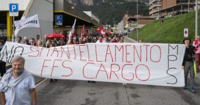 300 personnes défendent les emplois de CFF Cargo à Mendrisio