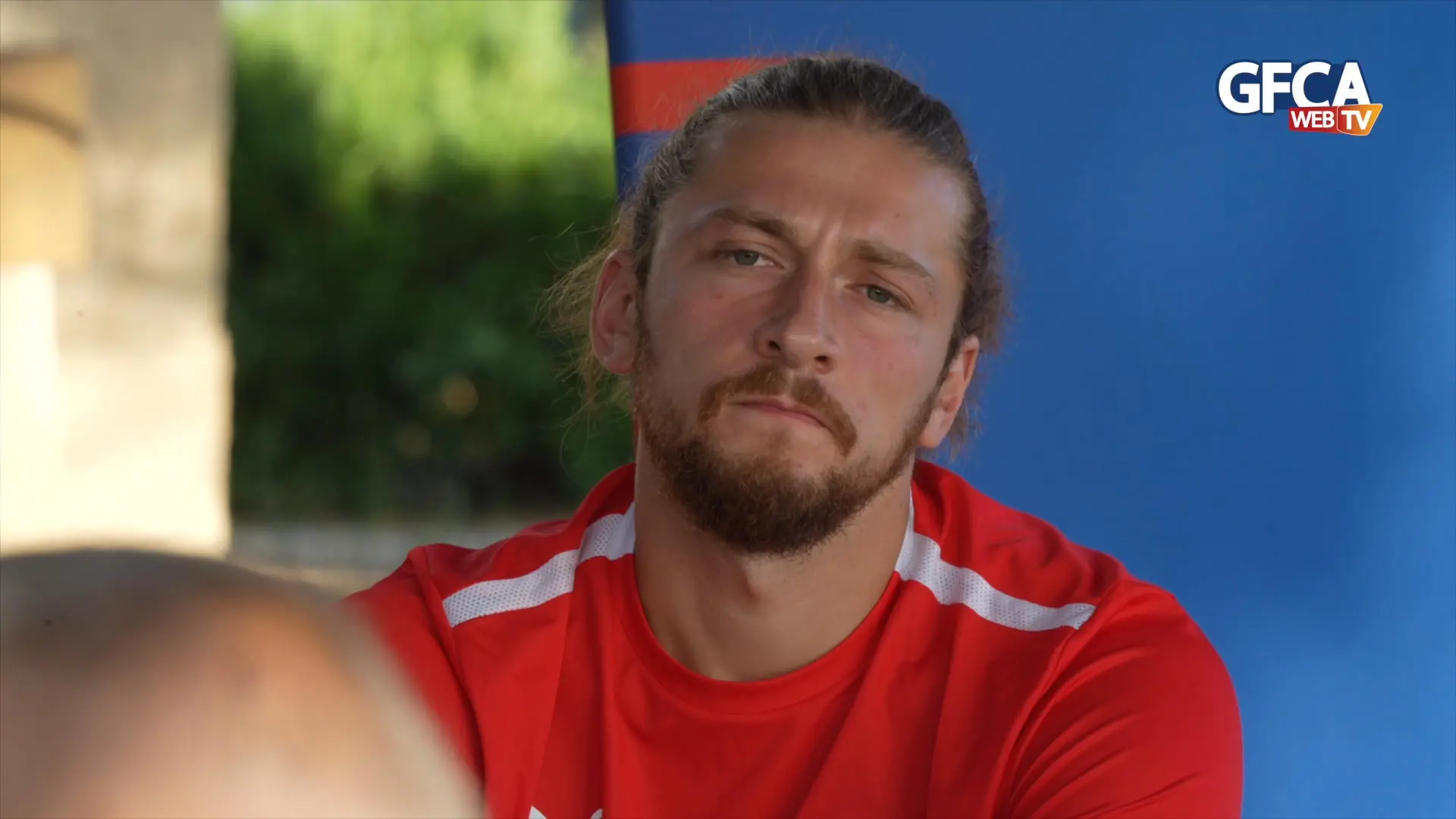 4,5 K vues · 65 réactions | ℍ𝔸ℕD : LE NOUVEAU CYCLE Avec François-Xavier Ripoll, Christophe Spincer et Stéphane Bonnafoux Les handballeurs 🔴🔵 ont trouvé leur nouvel entraîneur en la personne de Christophe Spencer (Saint-Cyr, Tours, Annecy). Épaulé par Vincent Vially, le réunionnais devra composer avec une équipe jeune et un projet bâti autour de la filière insulaire. Présentation... @GFCA Handball #gfca #Gazélec #DiablesRouges #hand #spincer | GFCA WEBTV