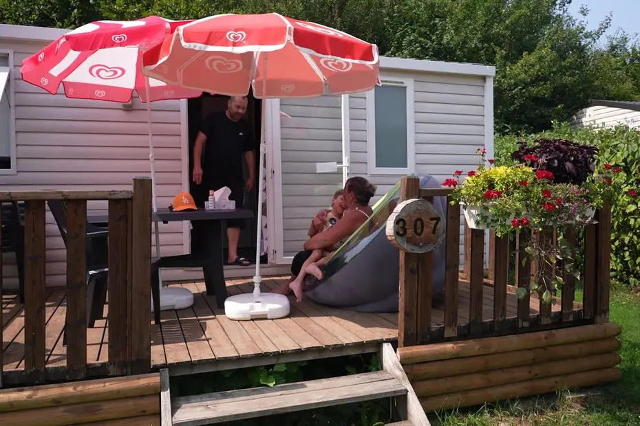 " À 25 kilomètres de chez nous, on est vraiment ailleurs". Le camping municipal, l’option vacances proche et économique