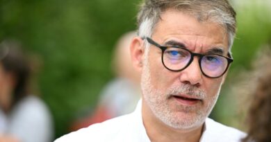 A Blois, Olivier Faure tente de proposer une alternative à François Bayrou