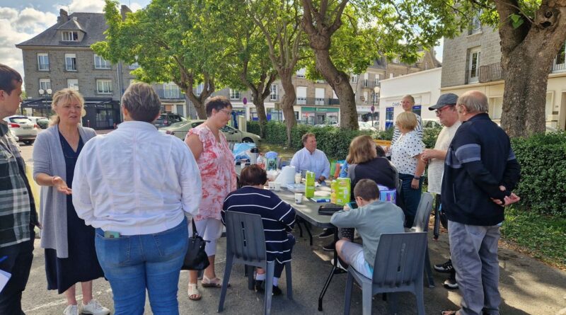 À Condé-en-Normandie, les salariées et bénéficiaires de l'association Adar se réunissent une dernière fois - ici