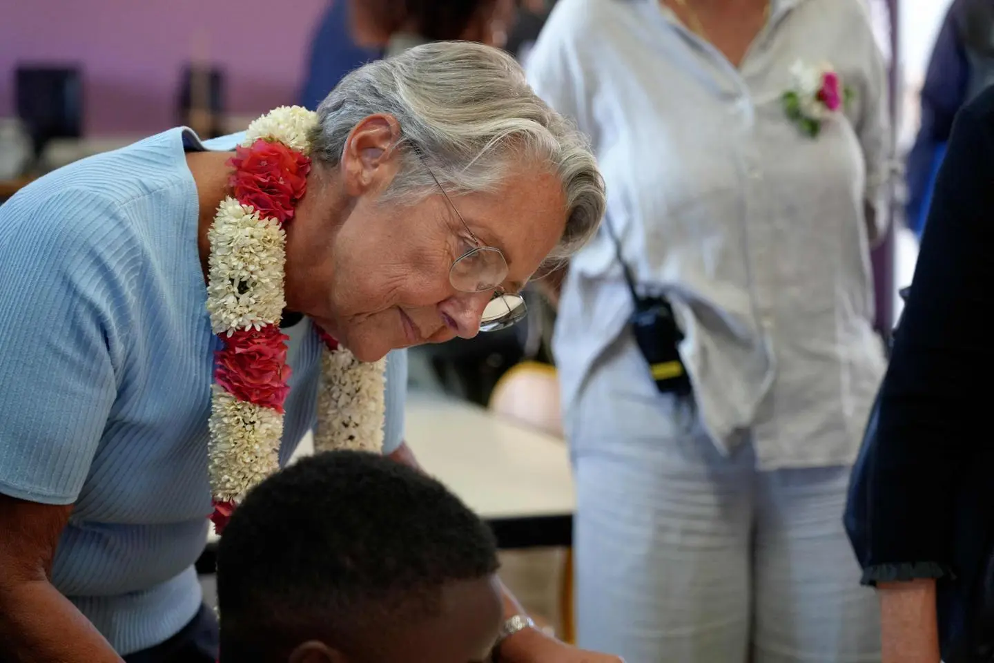 A Mayotte, Elisabeth Borne assure que les collégiens et les lycéens feront leur rentrée « dans les mêmes conditions qu’avant le cyclone »