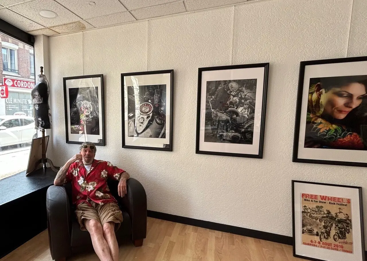A Pacy-sur-Eure, Raskal Buck expose ses photos dans sa propre galerie
