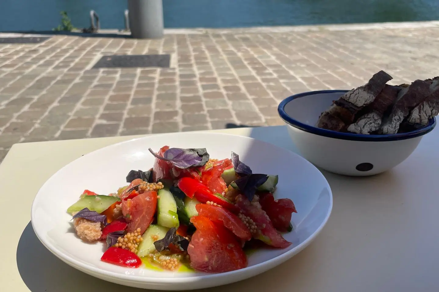 A Paris, la guinguette Plat/Form fait chavirer avec ses belles salades
