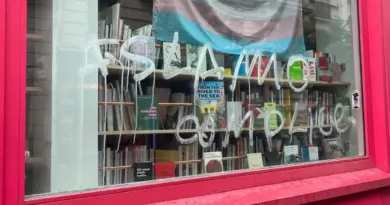 A Paris, la librairie Violette and Co victime d’une campagne de haine en raison de sa vitrine sur la Palestine