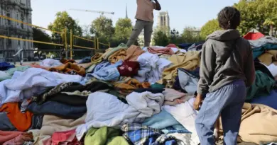 À Paris, le campement de sans-abri installé devant l’Hôtel de Ville évacué