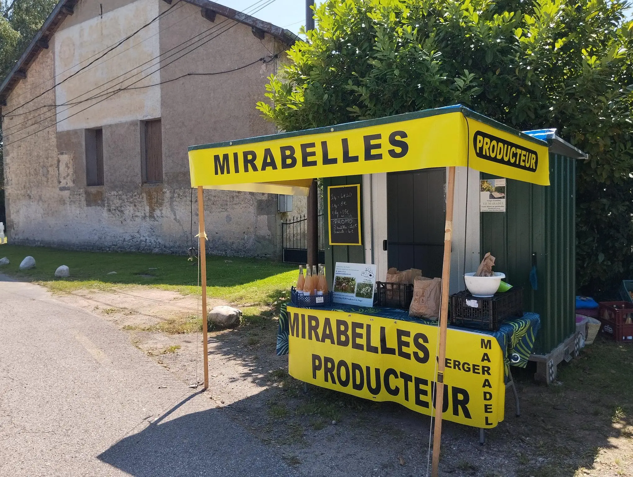 À Razimont, la mirabelle fait halte au bord de la route !