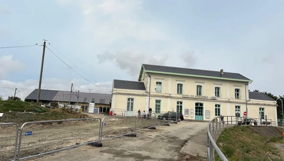À Surgères, les travaux du pôle d'échanges multimodal de la gare reprennent activement - ici