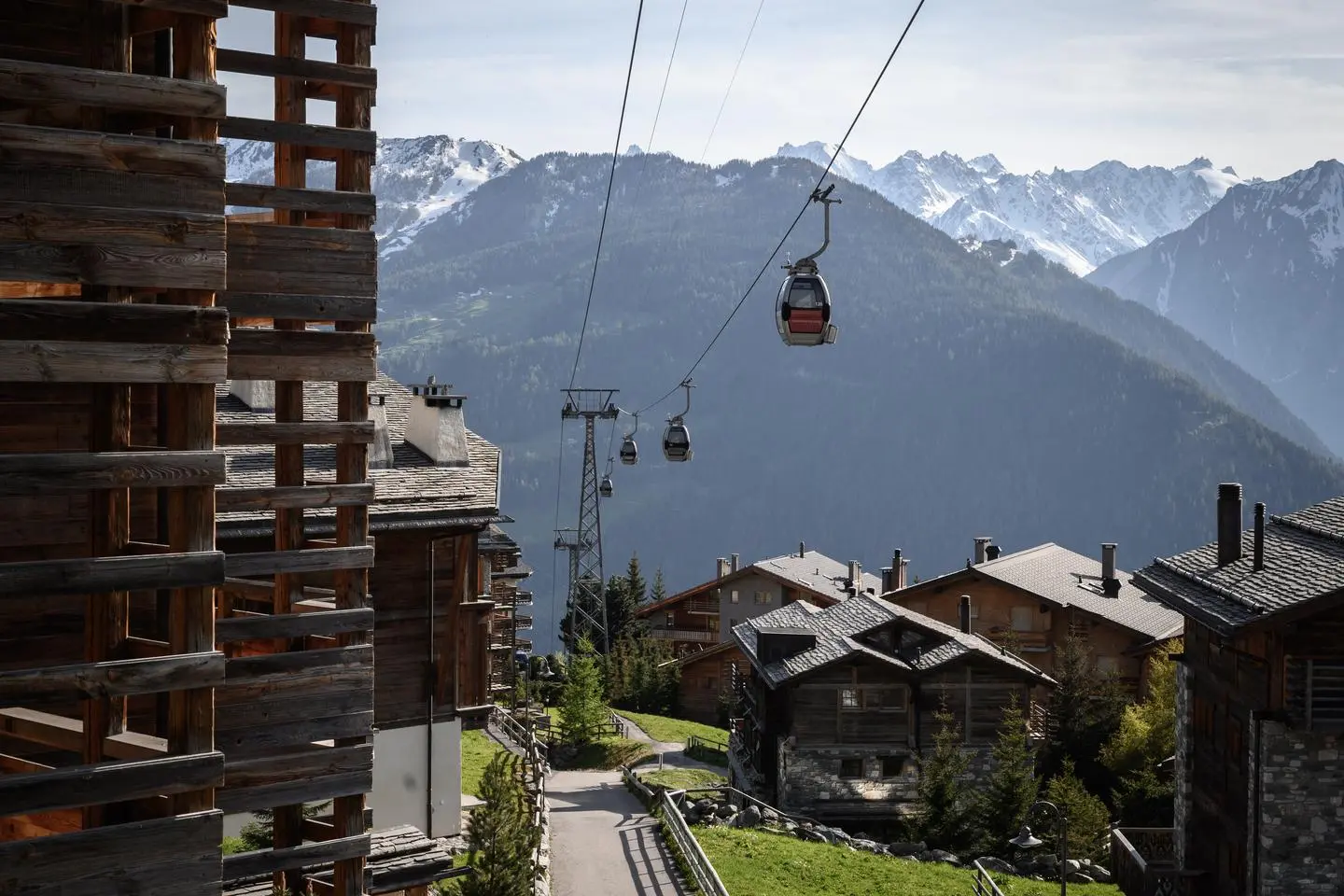 A Verbier, en Suisse, l’interdiction des résidences secondaires a freiné la bétonnisation, « mais les prix ont pris l’ascenseur »