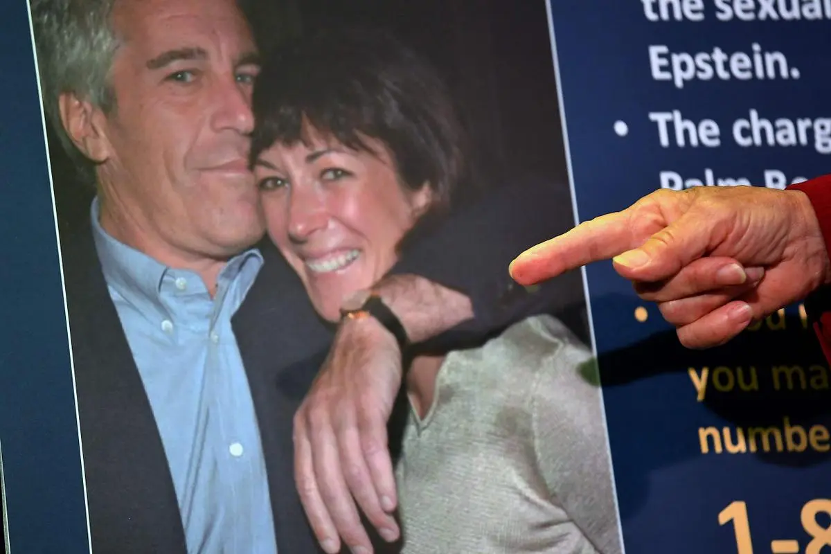 Affaire Epstein : dans un récent entretien rendu public par le ministère américain de la Justice, Ghislaine Maxwell vole au secours de Donald Trump