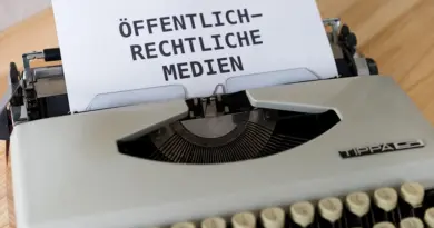 news, headline, breaking news, newspaper, journalism, media, press, microphone, TV
