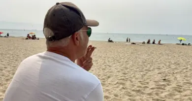 "Ah oui, c’est vrai que c’est interdit" : sur les plages sétoises, les fumeurs se font discrets et s’adaptent à la nouvelle réglementation